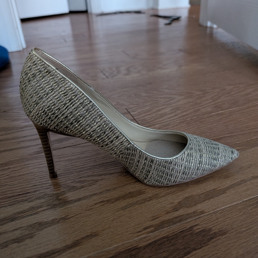 NEW Nine West beige and gold stilletos